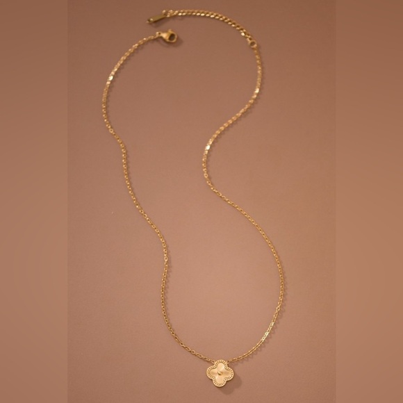 18K Gold Clover Necklace - Picture 4 of 5